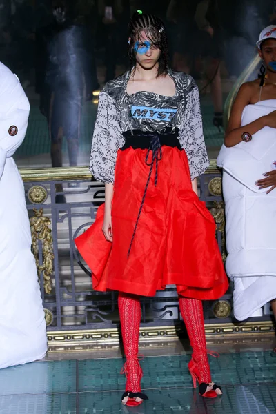 Look 3